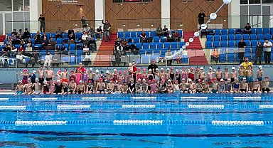 Akçaabat Belediyesi yüzme kursu ilk kursiyerlerini uğurladı