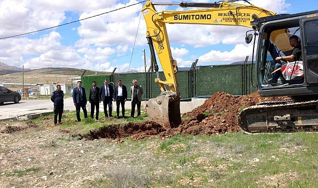 Akçadağ'da 112 Acil Sağlık İstasyonu için ilk kazma vuruldu