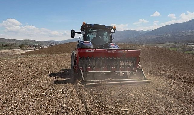 Akıncılar Belediyesi, nohut tohumlarını toprakla buluşturdu