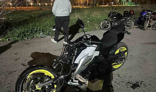 Akrobatik hareketler yapan iki motosiklet çarpıştı: 2 yaralı