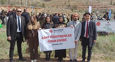 Aksaray'da aday öğretmenler fidanları toprakla buluşturdu