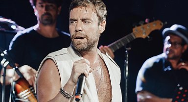 Alaçatı Ot Festivali'nde yıldız yağmuru... Berkay, Simge ve Murat Dalkılıç bu festivalde