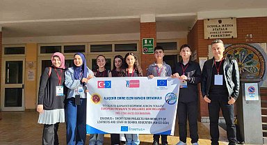 Alaşehirli öğrenciler İtalya'da Türkiye'yi temsil etti