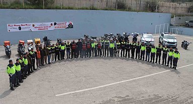 Aliağa'da motosiklet sürücülerine jandarmadan 'Güvenli Sürüş' eğitimi