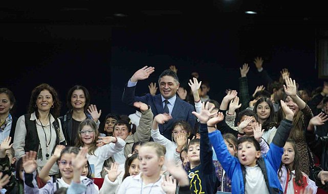 Aliağalı minikler belediye yönetimini yerinde öğrendi