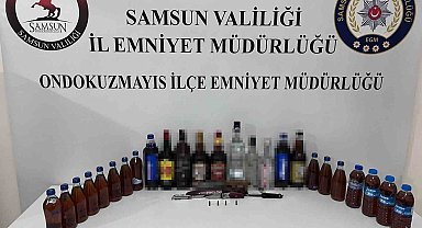 Alkollü sürücünün aracından sahte içki çıktı