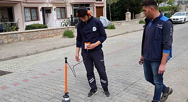 Altın değil, su kaçağı arıyorlar