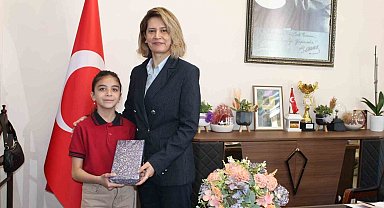 Altıntaş'ta çevreye duyarlı minik öğrenci ödüllendirildi