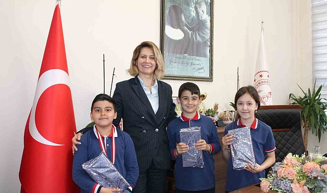 Altıntaş'ta dereceye giren öğrenciler ödüllendirildi