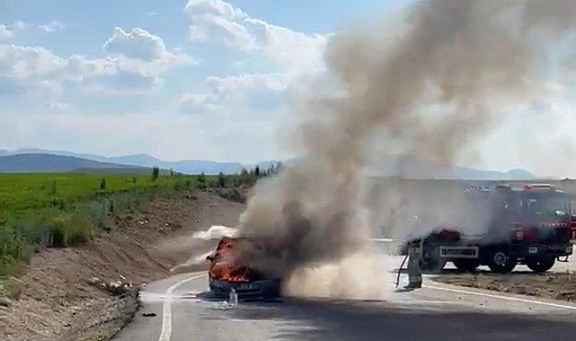 Ankara'da seyir halindeki araçta yangın çıktı