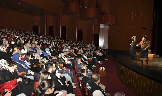 Ankara'da gençlik tiyatrosundan güçlü performans