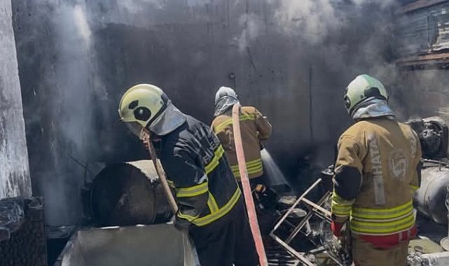 Antakya'da iş yeri alevlere teslim oldu
