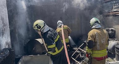 Antakya'da iş yeri alevlere teslim oldu