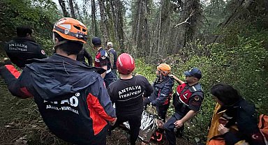 Antalya'da 80 metrelik uçuruma yuvarlanan adam yaralı olarak kurtarıldı