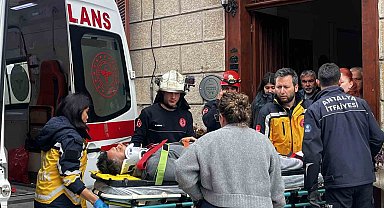Antalya'da depoya inmek isterken düşen genç yaralandı
