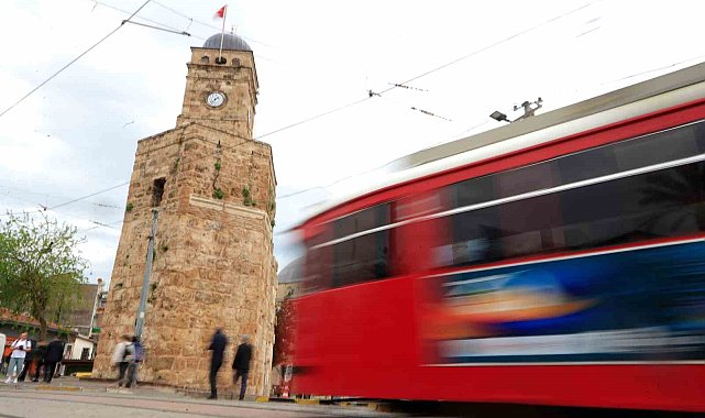 Antalya'da tarihi Saat Kulesi'nde zaman bir kez daha durdu