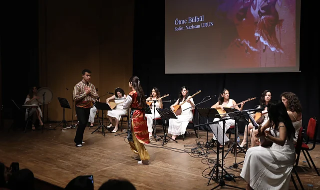 Antalya'da "Kadın Kadına Türküler" geceye damga vurdu