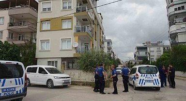 Aracın anahtarını vermeyen annesine sinirlenince eve pompalı tüfekle ateş açtı