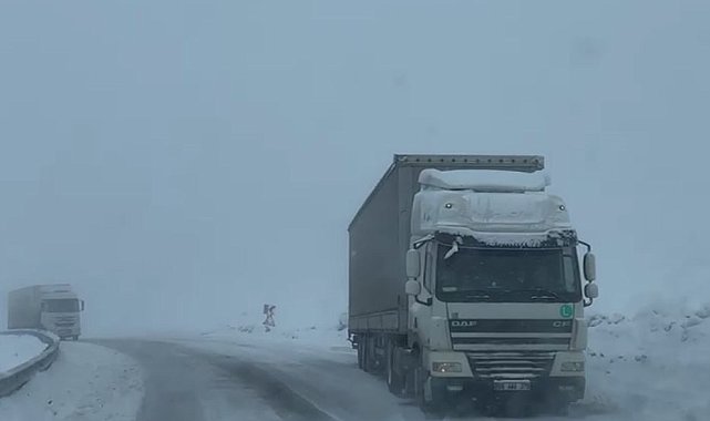 Ardahan'da ulaşıma kar ve tipi engeli