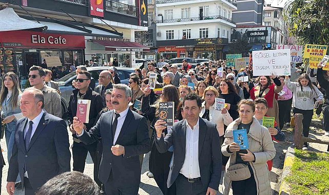Arhavi'de "Kitap Yolu" yürüyüşü