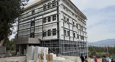 Arsuz'da sosyal hizmet merkezi binasında çalışmalar sürüyor