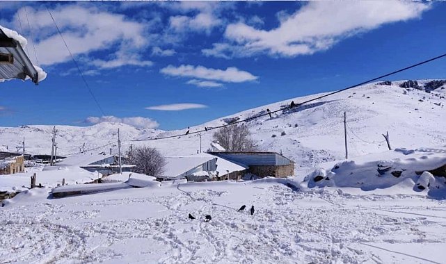 Aşkale'de nisan ayında kar sürprizi: Baharda kar yağışı etkili oldu