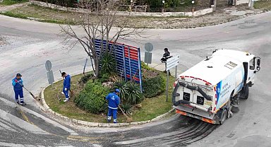 Aydın Büyükşehir Belediyesi Kuşadası'nda çalışmalarını sürdürüyor