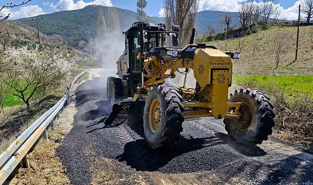 Aydın Büyükşehir ilçelerde yol çalışmalarına devam ediyor