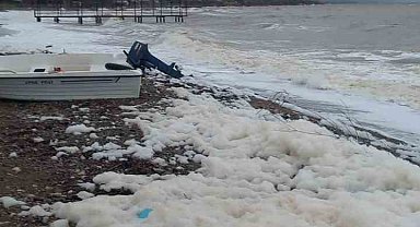 Ayvacık'ta deniz köpürdü