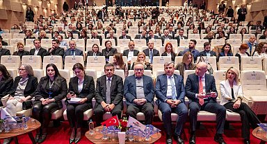 Bahçeşehir Koleji "Erken Çocuklukta Aile, Okul ve Değerler Sempozyumu" düzenledi