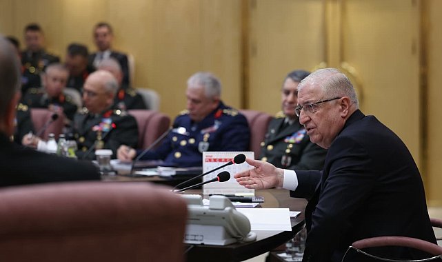 Bakan Güler, Kara Kuvvetleri Komutanlığındaki değerlendirme toplantısına katıldı