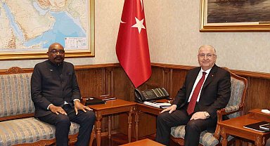 Bakan Güler, Zambiyalı mevkidaşı Lufuma ile bir araya geldi