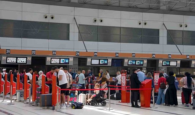 Bakan Uraloğlu: "Antalya Havalimanımızın yıllık yolcu kapasitesini 35 milyondan 82 milyona yükselttik"