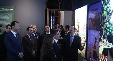 Bakan Yumaklı Konya'da Dijital Tanıtım Merkezi'ni inceledi