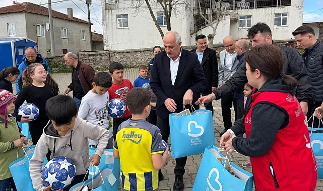 Balıkesir'de kırsaldaki çocuklara 23 Nisan hediyesi