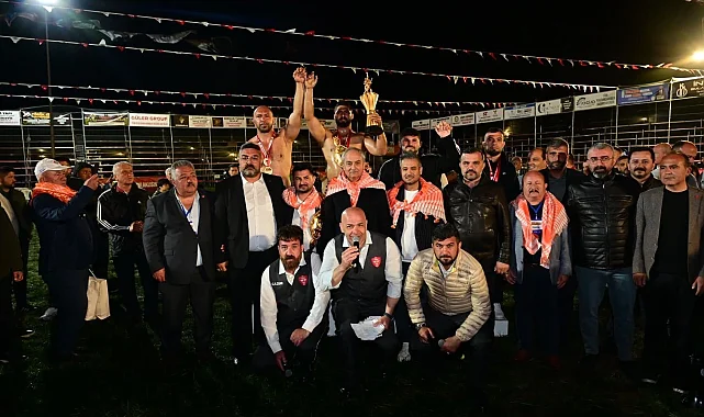 Balıkesirli güreşçi Enes Doğan Kepez'de tarih yazdı