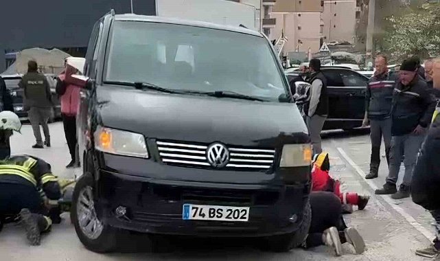 Bartın'da feci kaza: Aracın altında kalan kadını ekipler kurtardı