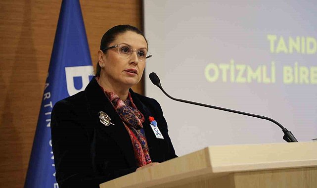 BARÜ'de otizmde tanıdan yetişkinliğe uzanan süreç uzmanlar tarafından anlatıldı