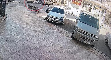 Başında olması gereken kask motosiklette olunca ölümden döndü