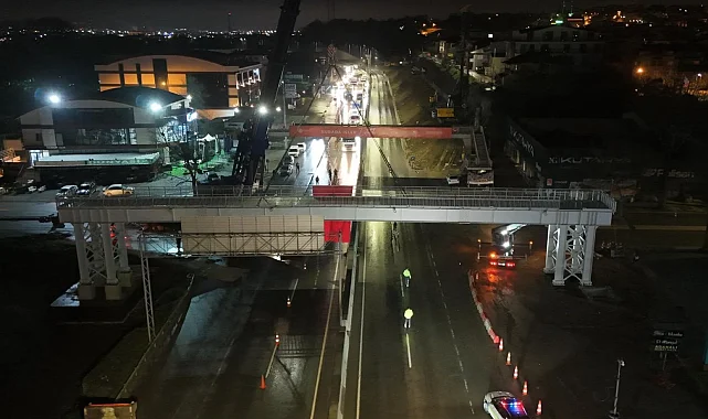 Başiskele Kavşağı'nda '78 tonluk' gece mesaisi