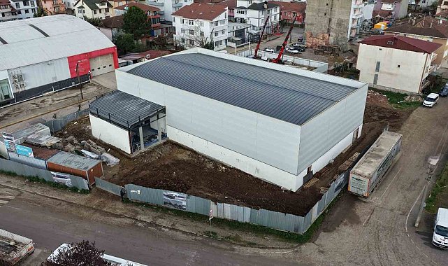Başiskele'de "Genc-i Âlâ Kapalı Spor Salonu" yükseliyor