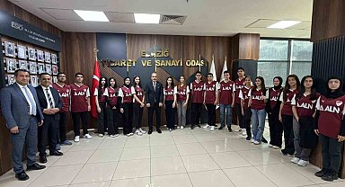 Başkan Alan sözünü tuttu: Öğrencilere formalarını hediye etti