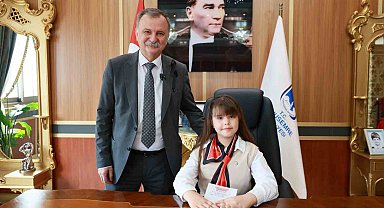 Başkan Balaban 23 Nisan'da koltuğunu çocuklara devretti