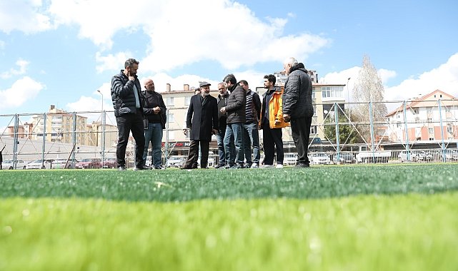 Başkan Çolakbayrakdar: "Her alanda gençlerimizin yanındayız, geleceğin sporcuları bu statta yetişecek
