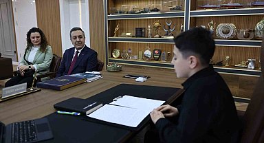 Başkan Dere, koltuğunu Taha'ya devretti