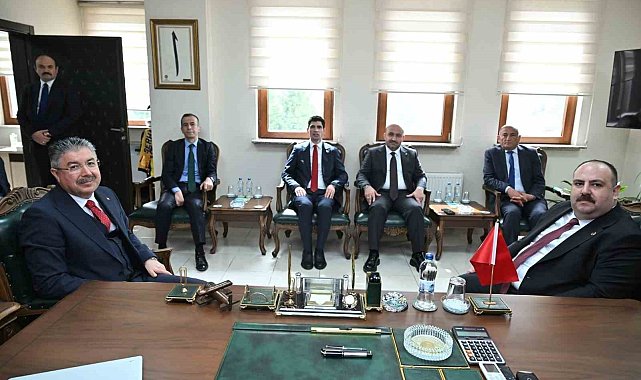 Başkan Harmancı, Vali Yılmaz'a belediye çalışmaları hakkında bilgi verdi