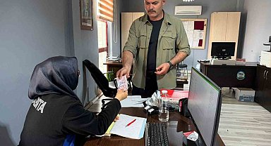 Başkan koruması bankamatikte bulduğu parayı zabıtaya teslim etti