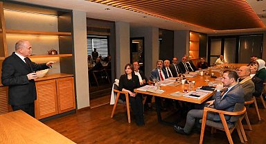 Başkan Özlü siyasi parti il başkanlarına yatırımları anlattı