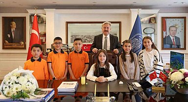 Başkan Palancıoğlu, koltuğunu küçük Toprak'a bıraktı