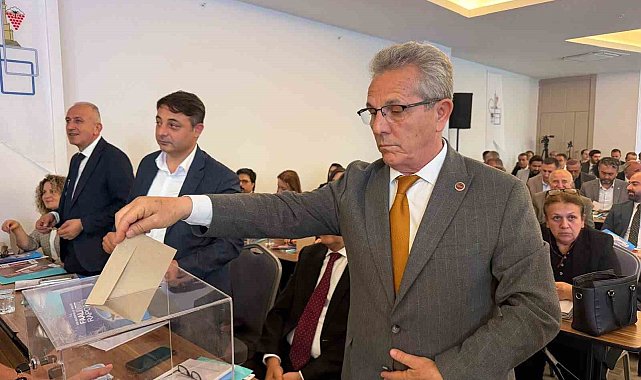 Başkan Tetik Ege Belediyeler Birliği encümen üyeliğine yeniden seçildi